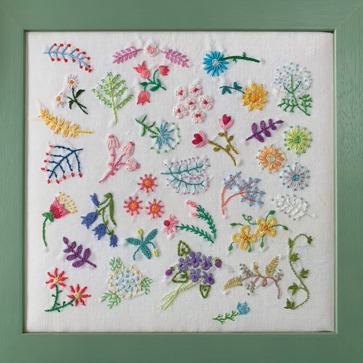 刺しゅう（欧風刺繍） リトルギャラリー】欧風刺しゅう 草原の花々と共に－LOVE BY