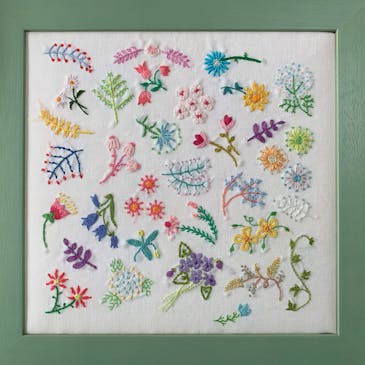 リトルギャラリー】欧風刺しゅう 草原の花々と共に-LOVE BY リトルギャラリー】欧風刺しゅう 草原の花々と共に-LOVE BY