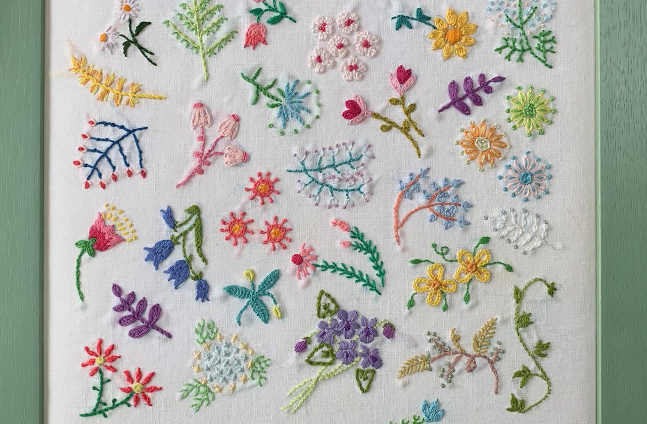 ハンドメイド「草原」 リトルギャラリー】欧風刺しゅう 草原の花々と共に-LOVE BY